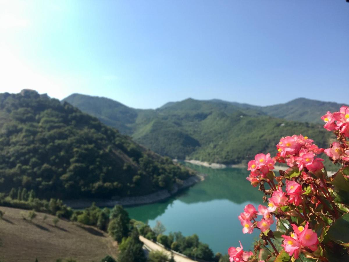 La Minicasa al Lago del Turano Castel di Tora Exterior foto